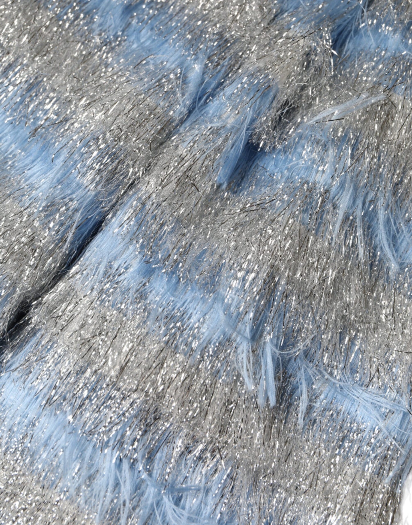 فستان دولتشي آند غابانا متوسط الطول من الجاكار باللون الأزرق الفاتح والفضي