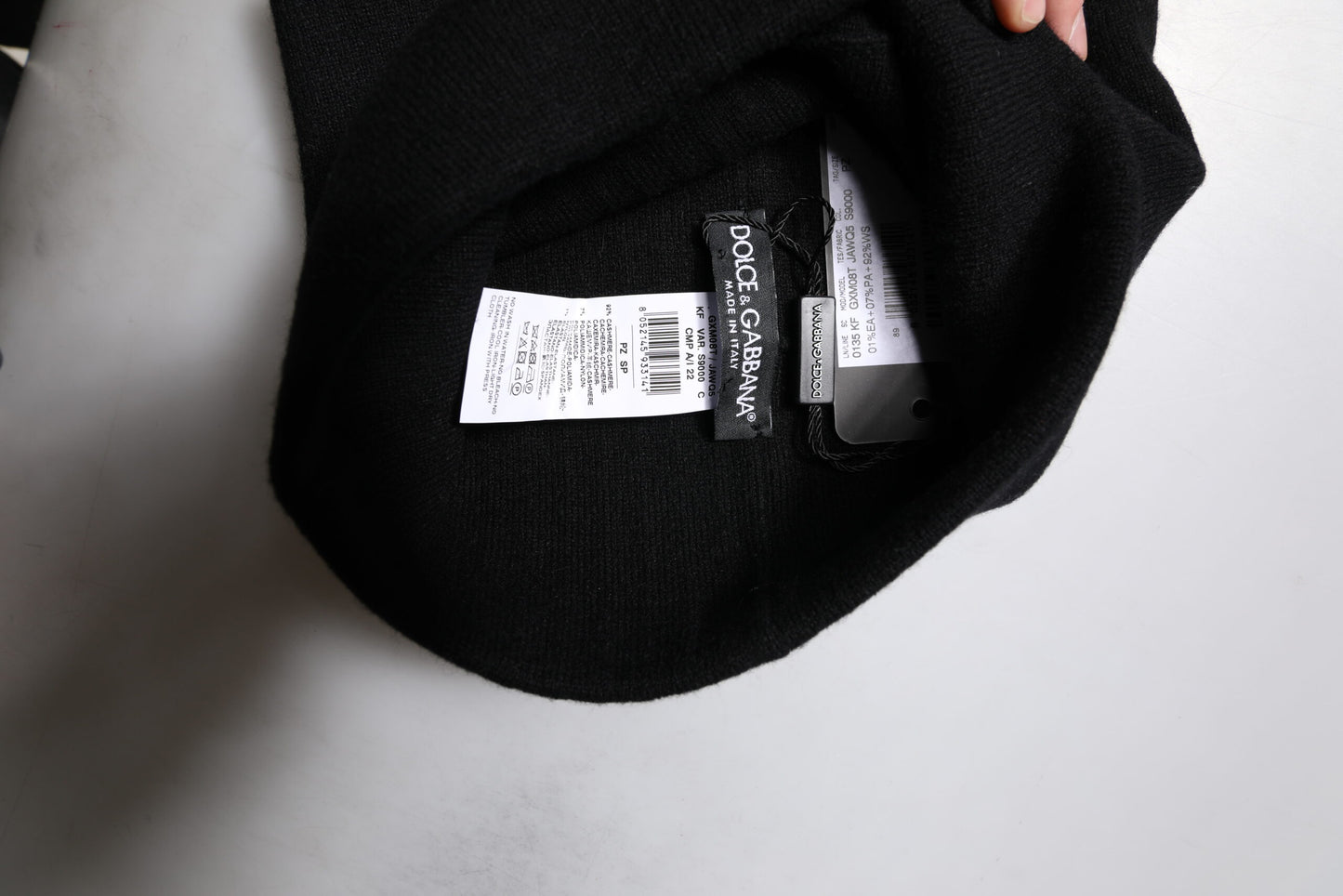 وشاح مربع من الكشمير الأسود بشعار DG من دولتشي آند غابانا