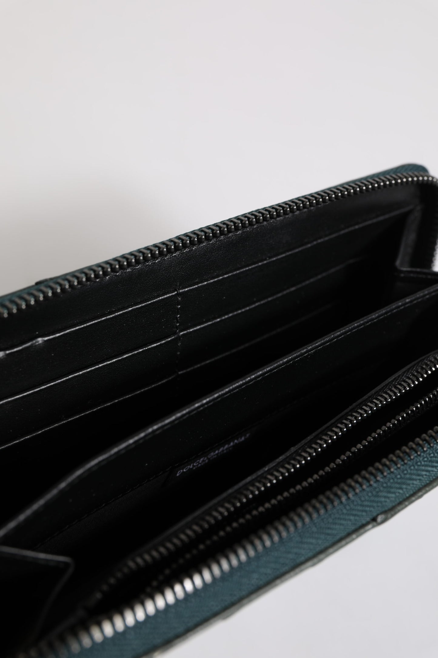 محفظة كونتيننتال بسحاب دائري ولوحة شعار النعامة الخضراء من دولتشي آند غابانا