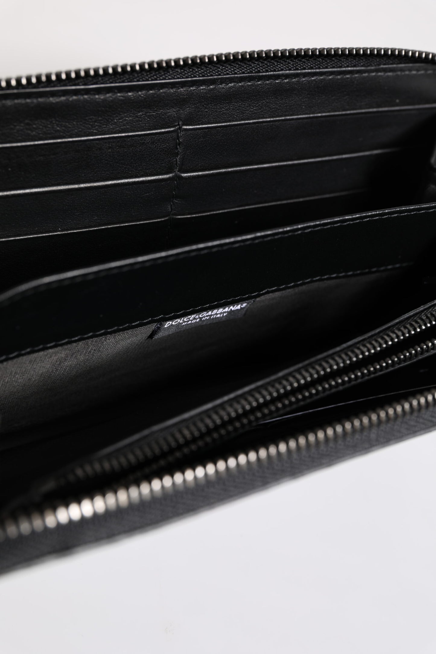 محفظة دولتشي آند غابانا كونتيننتال من الجلد الطبيعي المنقوش باللون الأسود والأزرق