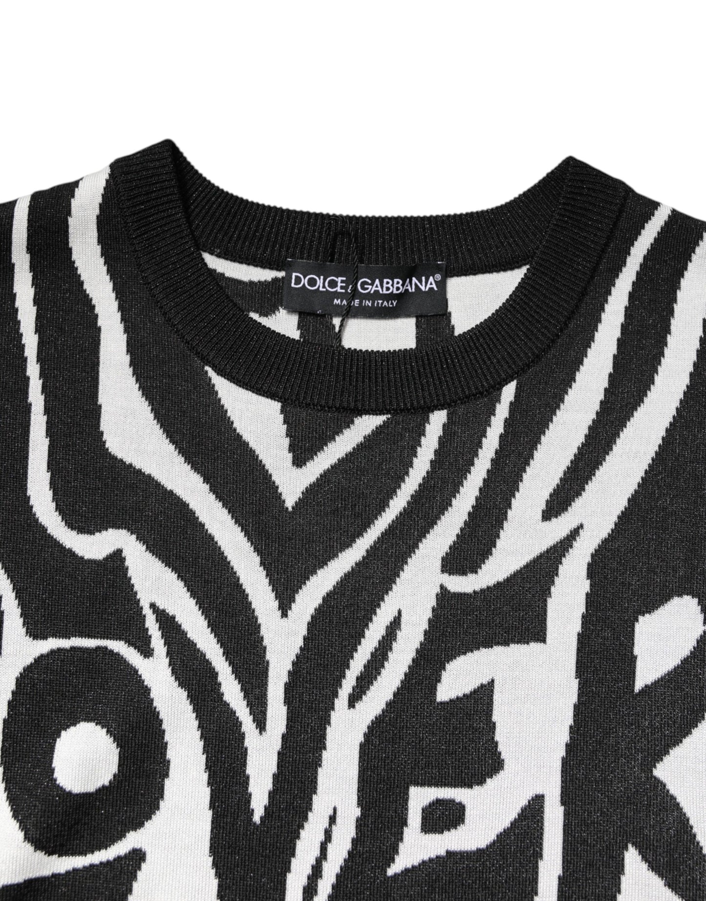 سترة نسائية مطبوعة باللونين الأسود والأبيض من دولتشي آند غابانا