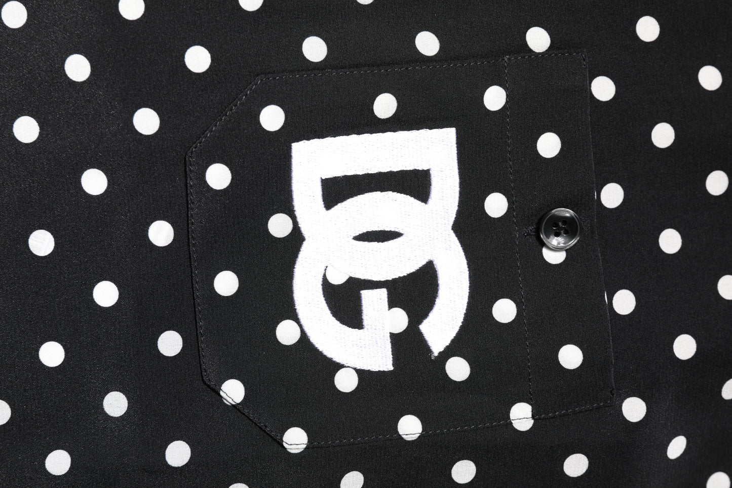 قميص دولتشي آند غابانا أسود منقط بأكمام قصيرة