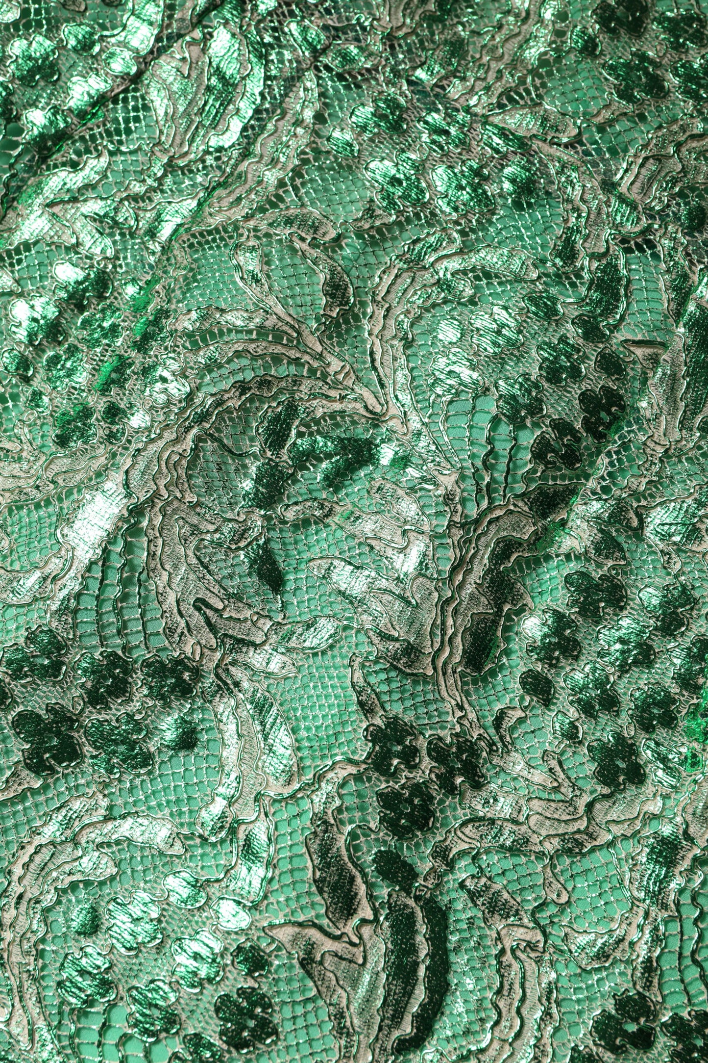 فستان دولتشي آند غابانا متوسط الطول من القطن الأخضر المزين بالدانتيل المزهر