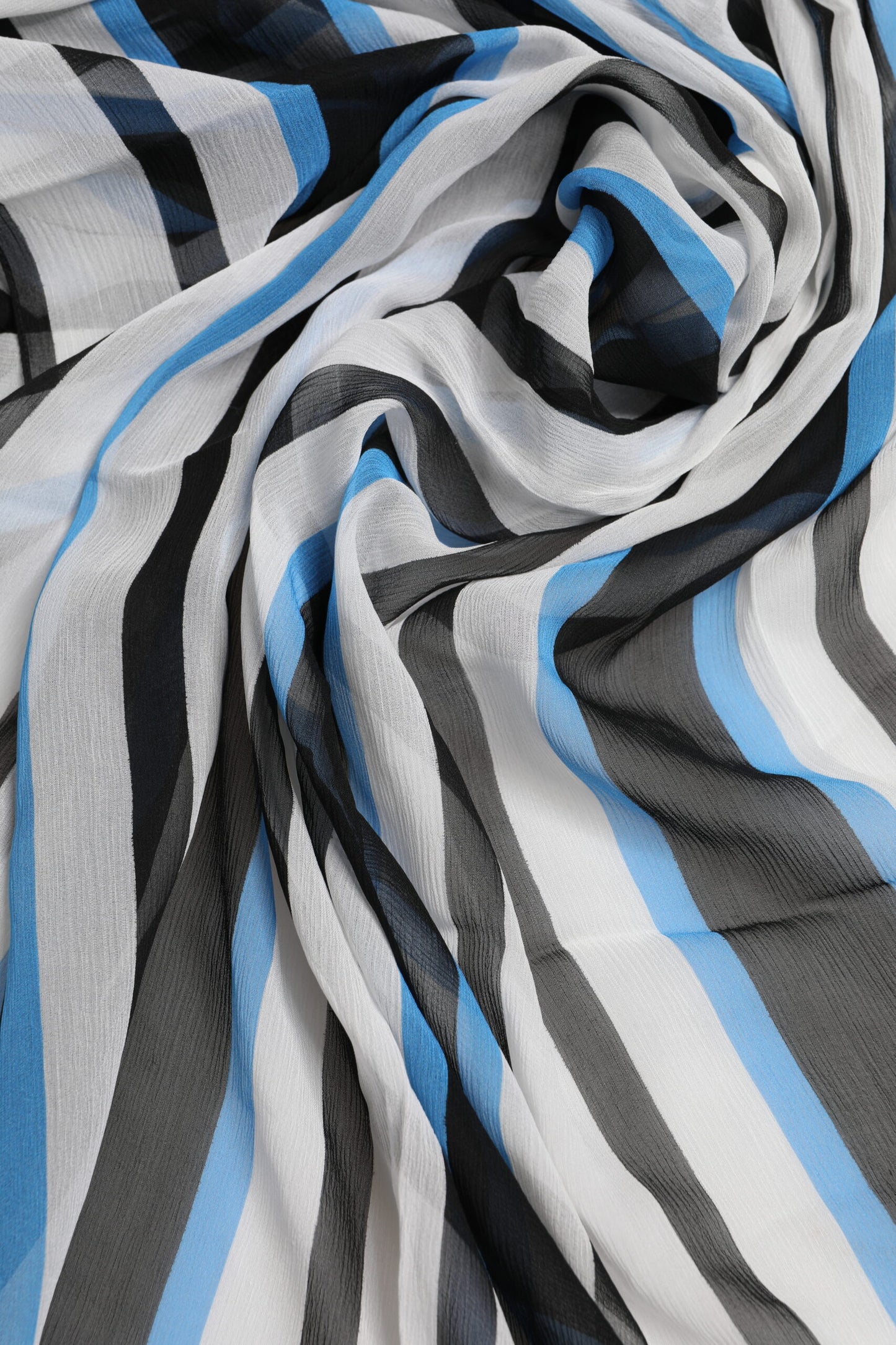 وشاح دولتشي آند غابانا متعدد الألوان مخطط للرقبة