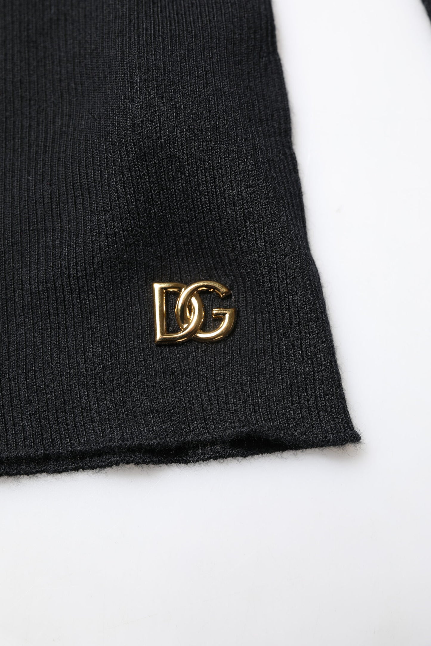 بلوزة دولتشي آند غابانا سوداء محبوكة من الكشمير بياقة مدورة