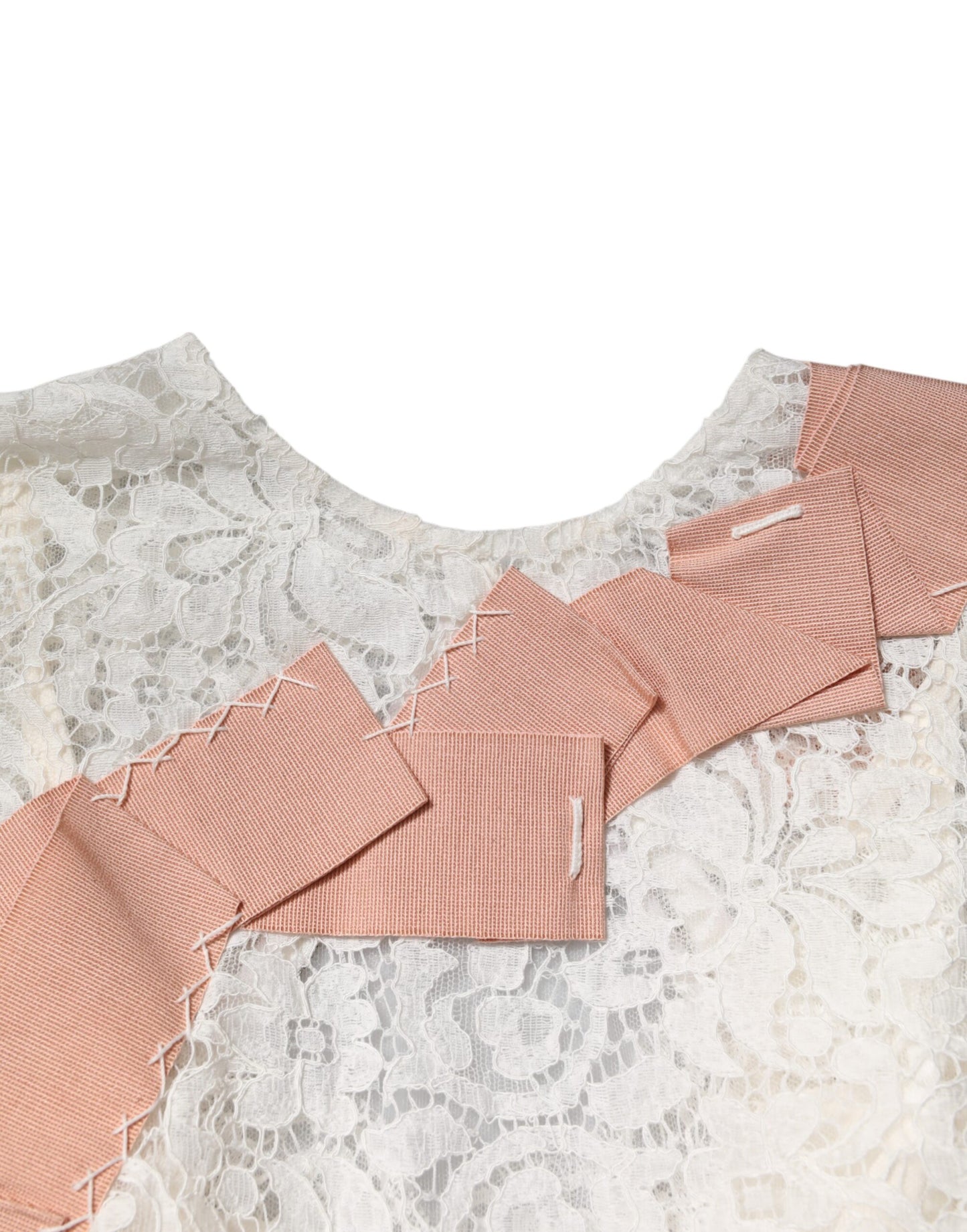 بلوزة دولتشي آند غابانا بيضاء بأكمام قصيرة من الدانتيل المزهر