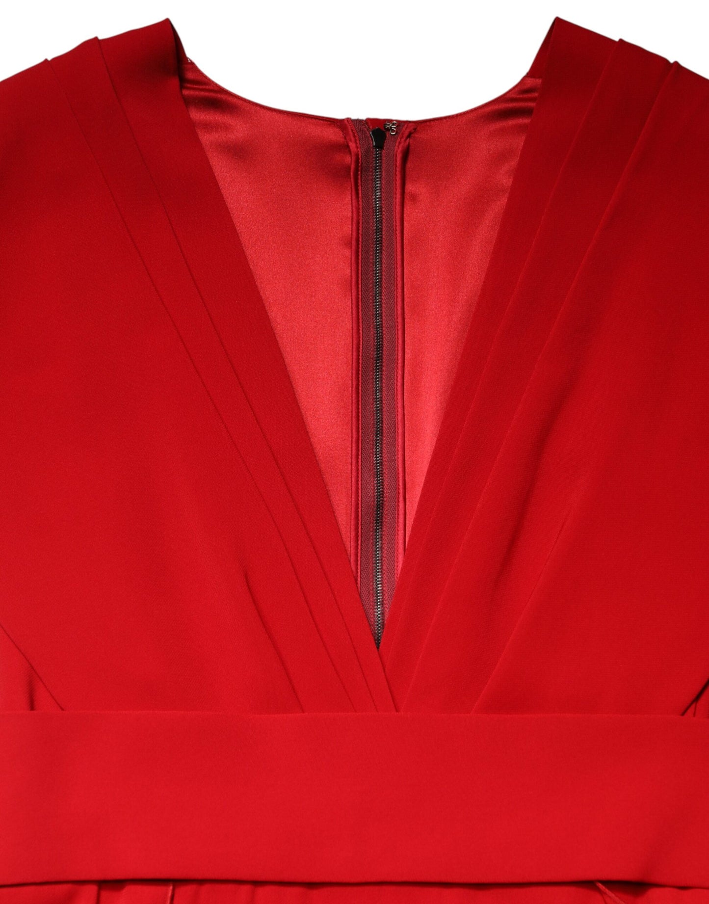 فستان دولتشي آند غابانا الأحمر المصنوع من الفيسكوز بفتحة رقبة عميقة وطويل ماكسي