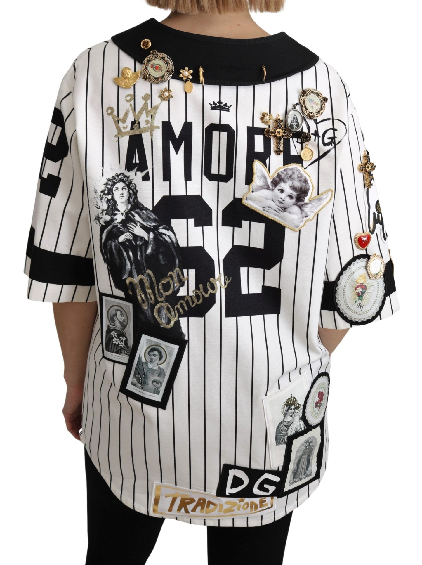 بلوزة دولتشي آند غابانا باللونين الأبيض والأسود من القطن وقميص أموري مزين بحلي كريستالية
