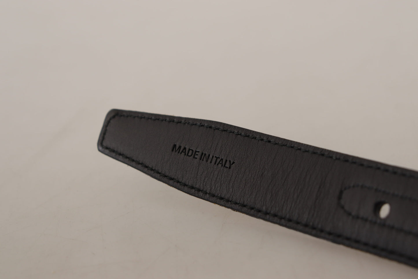 حزام دولتشي آند غابانا أزرق داكن من الجاكار باللون الذهبي مع مشبك معدني وشعار