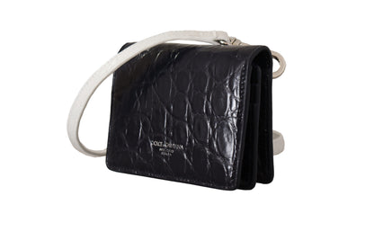 محفظة دولتشي آند غابانا بحزام من جلد الكايمان باللون الأزرق والأبيض