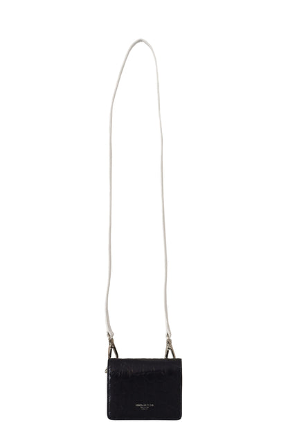 محفظة دولتشي آند غابانا بحزام من جلد الكايمان باللون الأزرق والأبيض