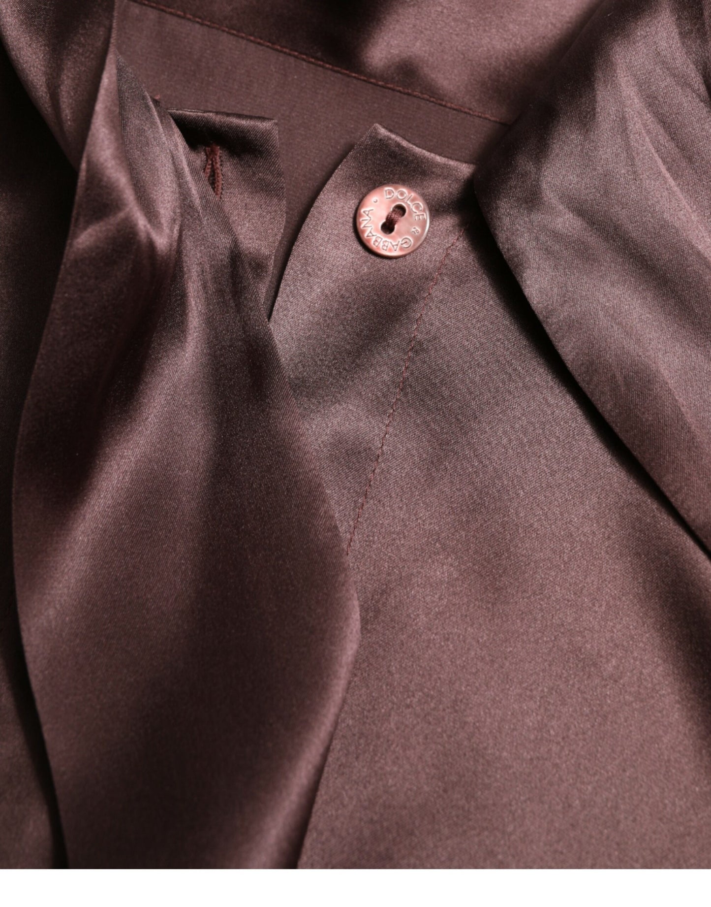 بلوزة دولتشي آند غابانا من الحرير البني بياقة أسكوت وأكمام طويلة