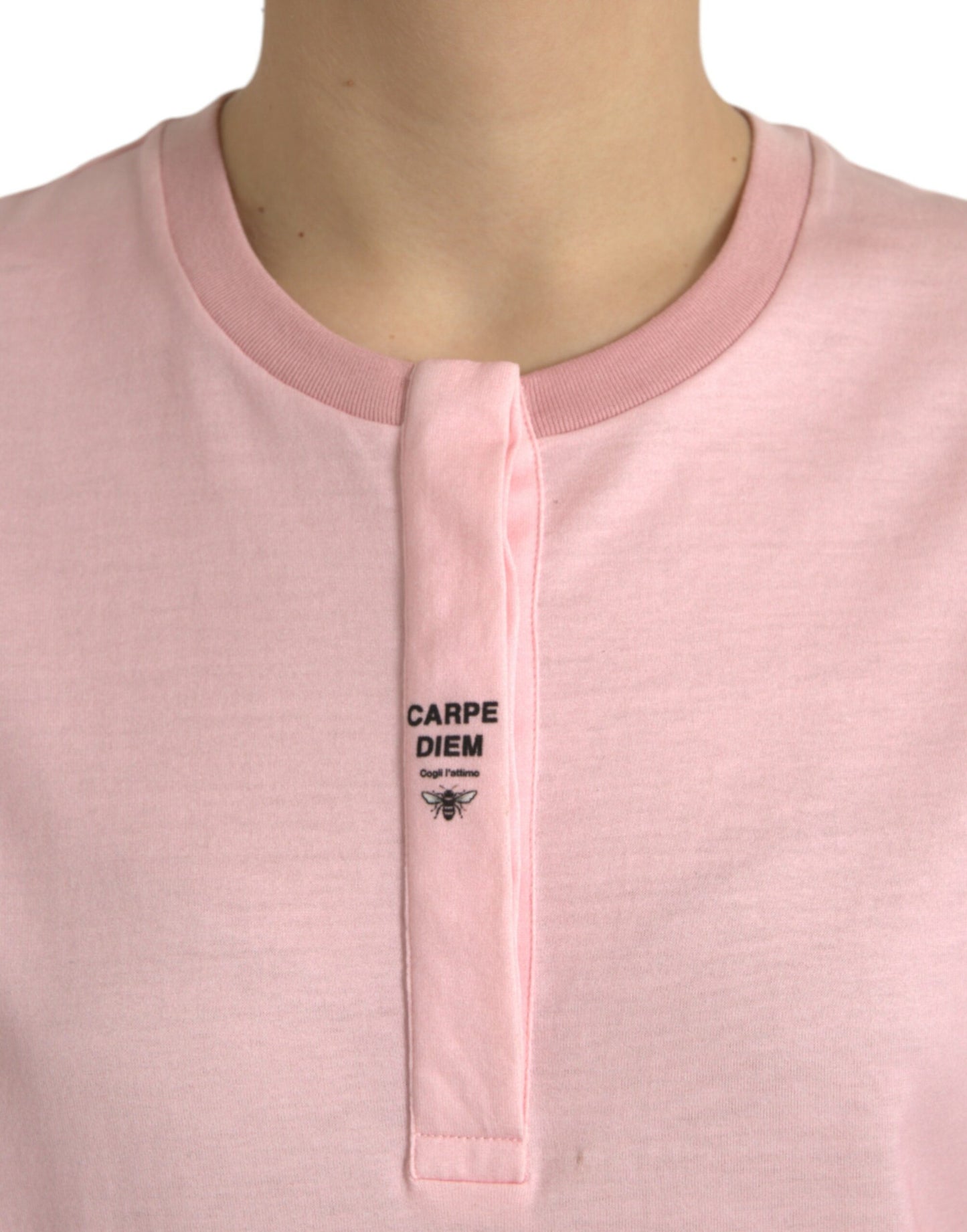 تي شيرت دولتشي آند غابانا الوردي بطبعة زهور من القطن بأكمام قصيرة