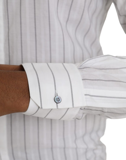 فستان رسمي مخطط باللونين الأسود والأبيض من دولتشي آند غابانا، قميص ذهبي