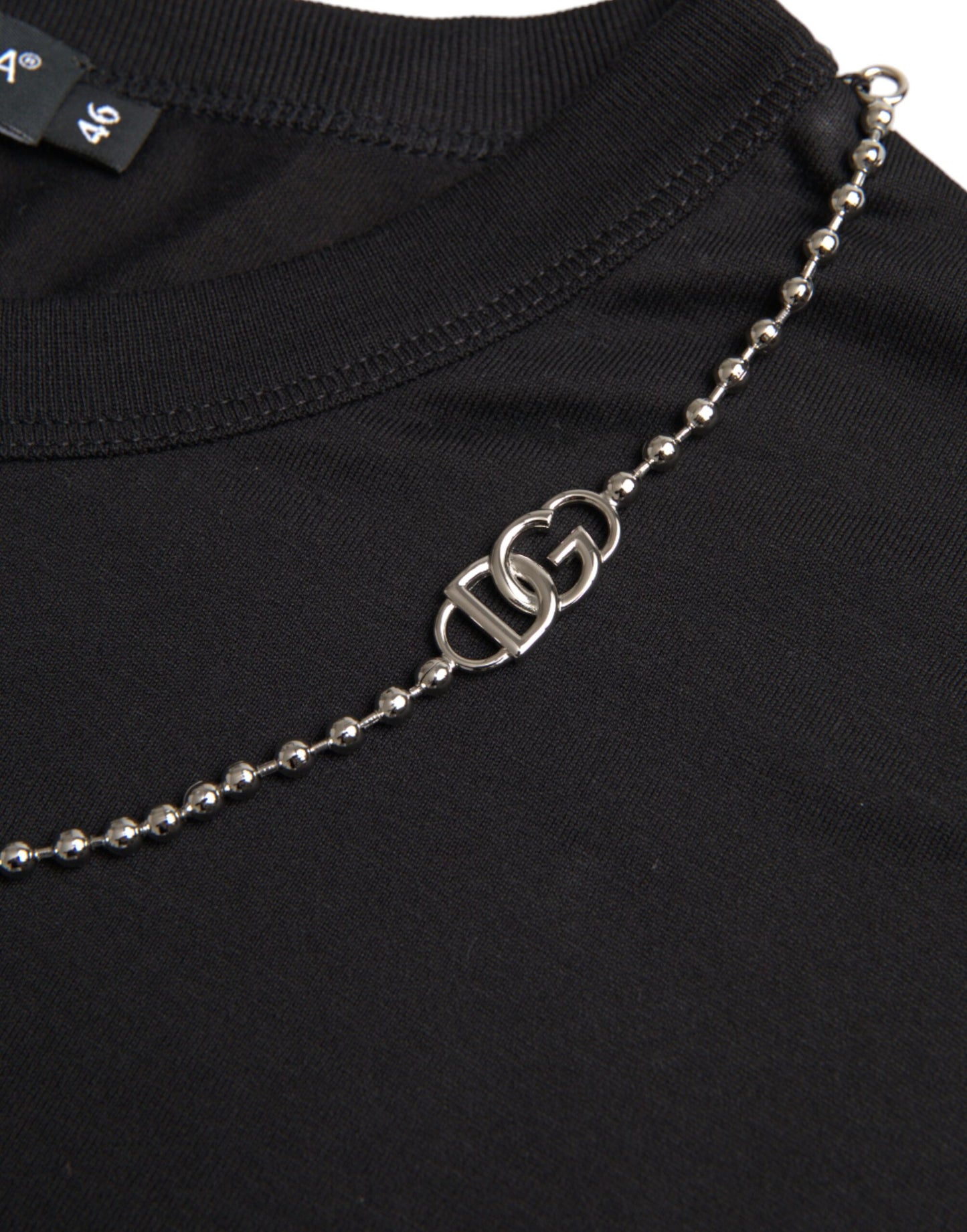 تي شيرت دولتشي آند غابانا أسود قطني بأكمام قصيرة وسلسلة فضية