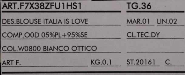 تي شيرت وبلوزة دولتشي آند غابانا من الحرير الأبيض بشعار "إيطاليا هي الحب"