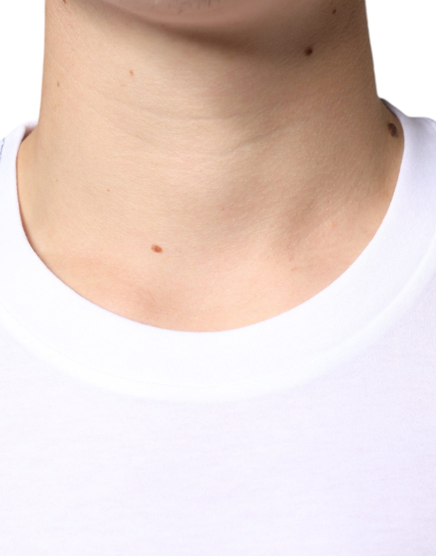 تي شيرت دولتشي آند غابانا أبيض معدني بشعار DG من القطن بأكمام قصيرة