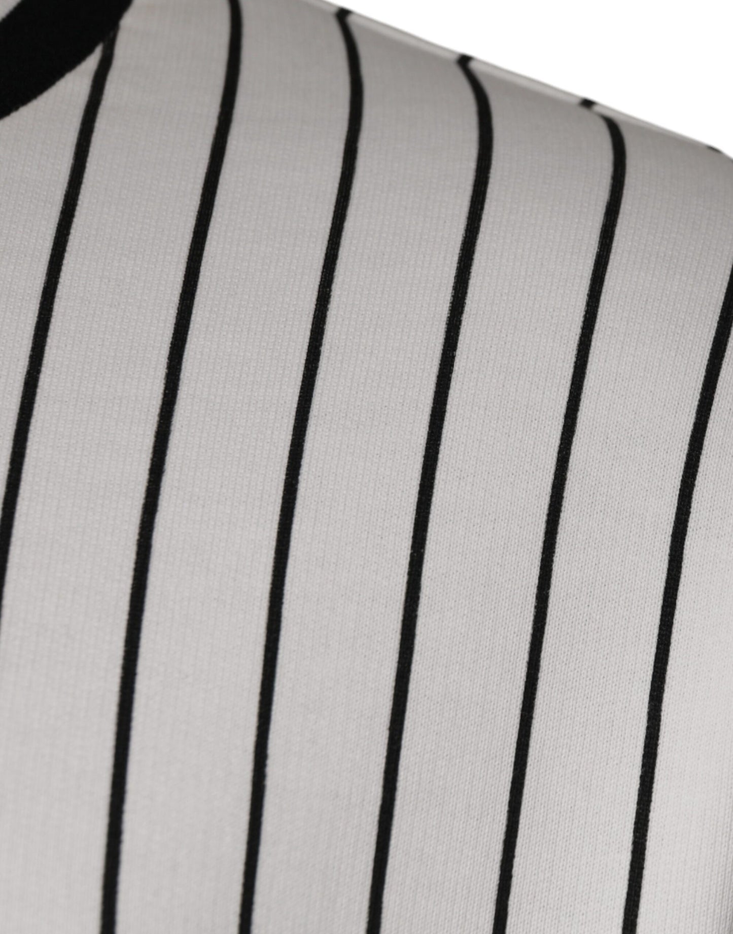 سويت شيرت دولتشي آند غابانا بخطوط سوداء وبيضاء وشعار