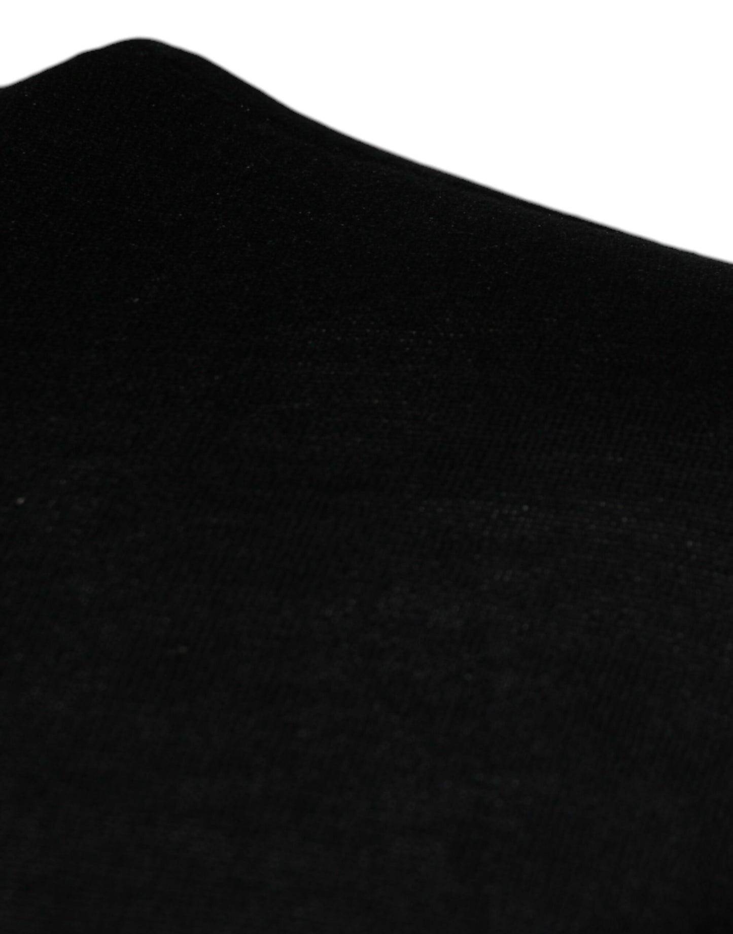 سترة دولتشي آند غابانا من الحرير باللونين الأسود والأبيض بتصميم جيتار وياقة دائرية