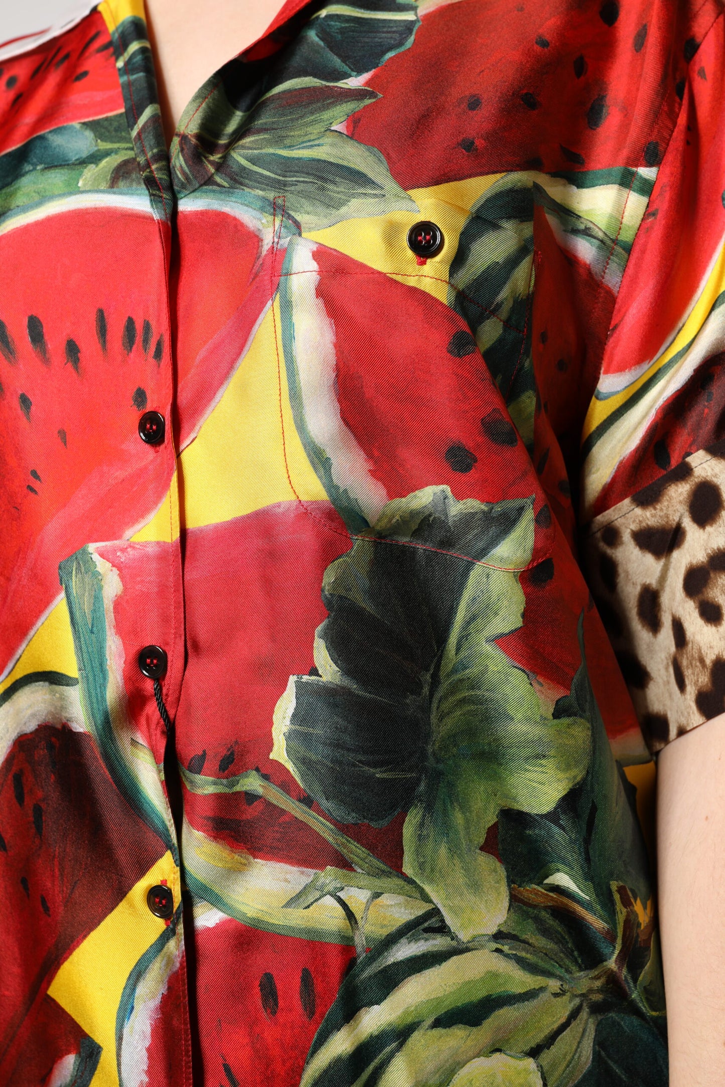 قميص دولتشي آند غابانا متعدد الألوان بياقة بطيخية