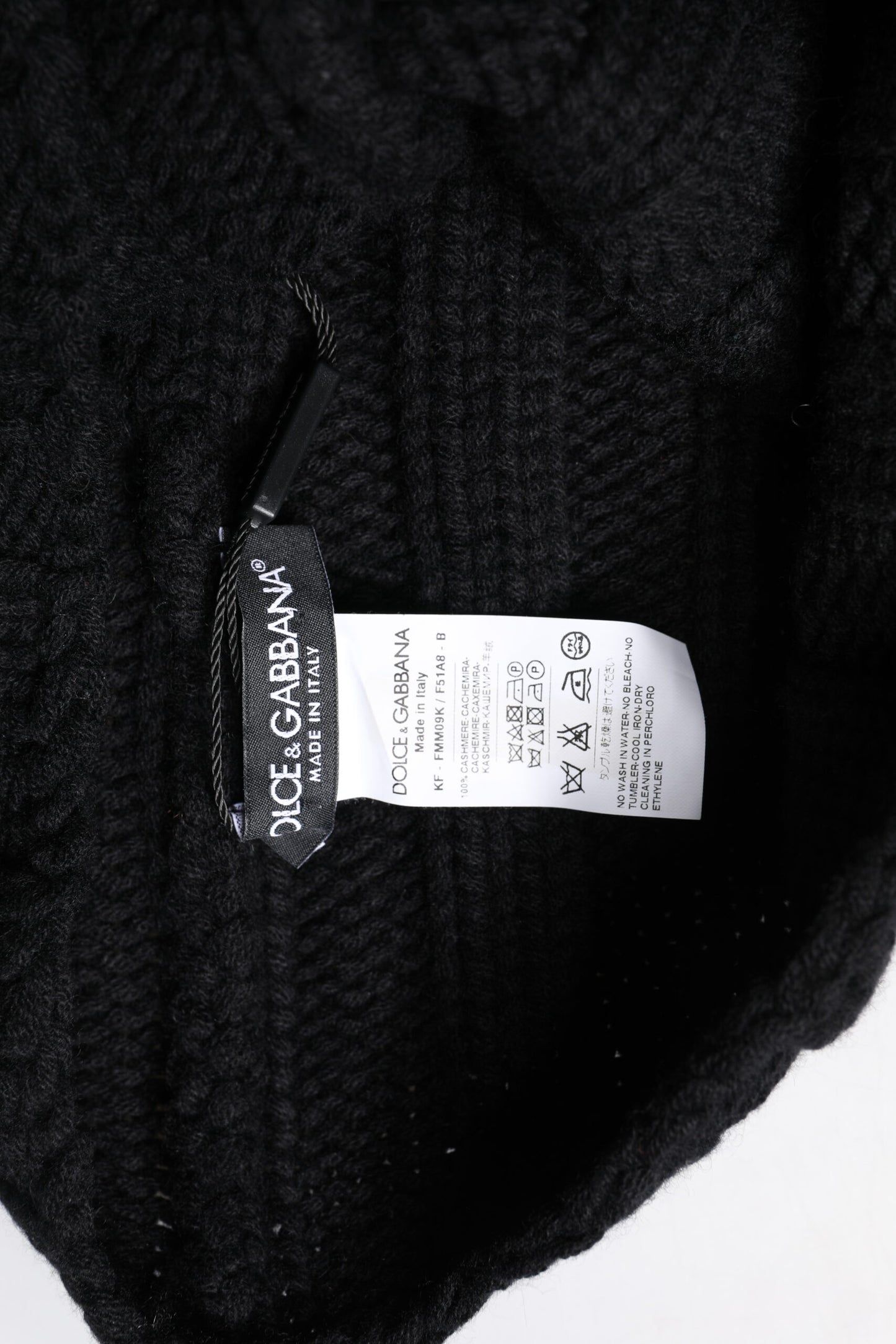 وشاح تدفئة الرقبة من الكشمير الأسود من دولتشي آند غابانا