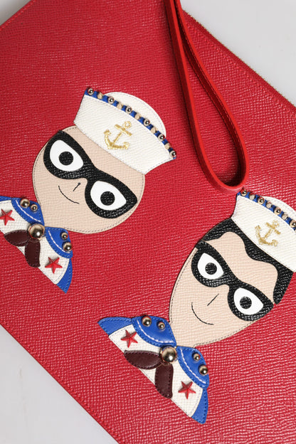 حقيبة كلاتش جلدية مزينة باللون الأحمر من دولتشي آند غابانا #DGFamily