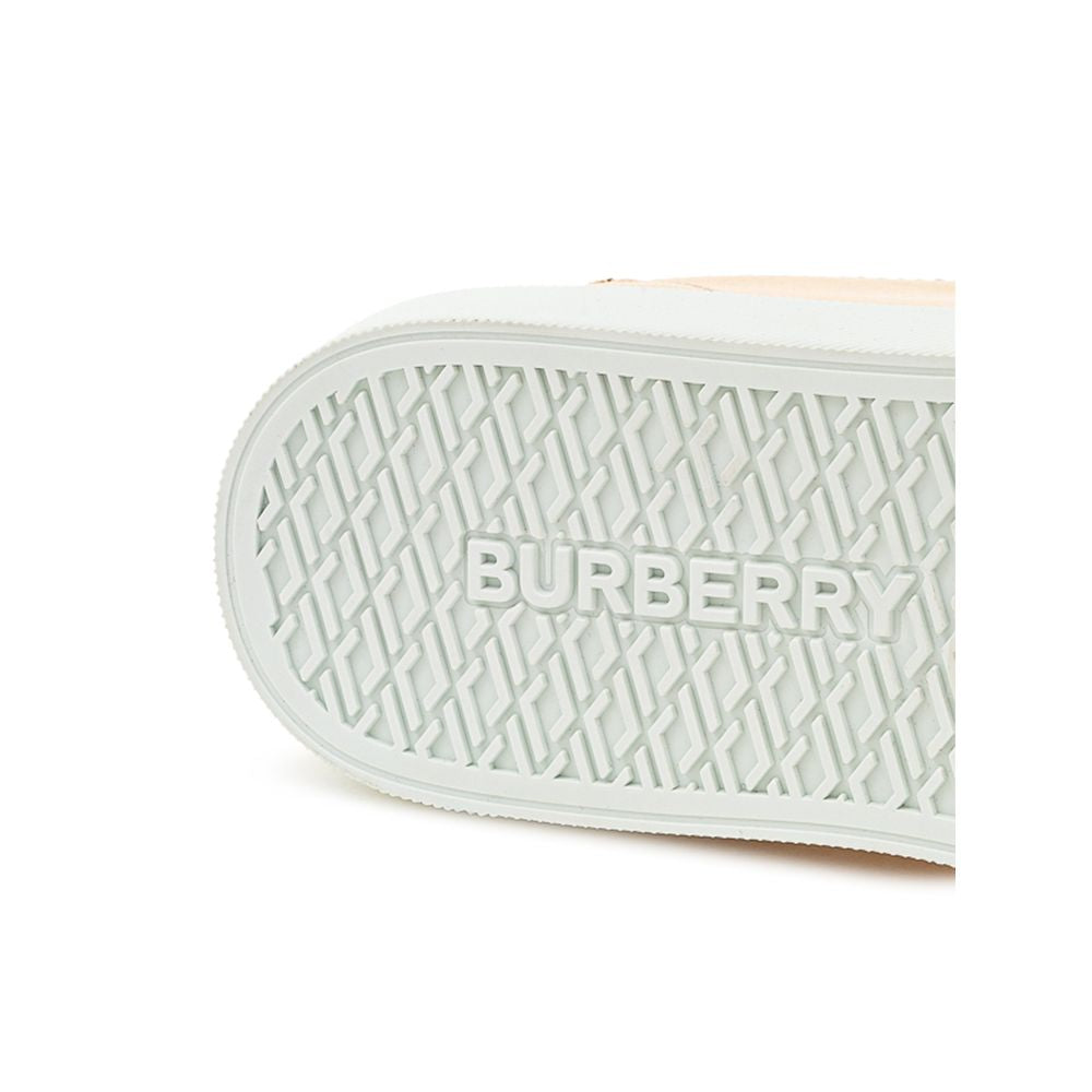 حذاء رياضي بربري وردي من الجلد منخفض الرقبة