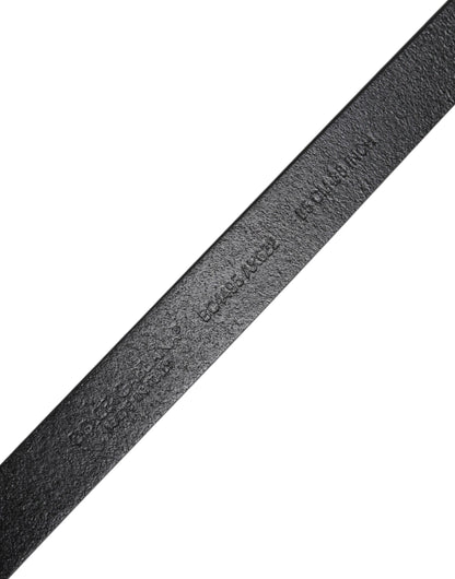 حزام دولتشي آند غابانا الكلاسيكي المصنوع من جلد العجل الأسود مع مشبك معدني وشعار