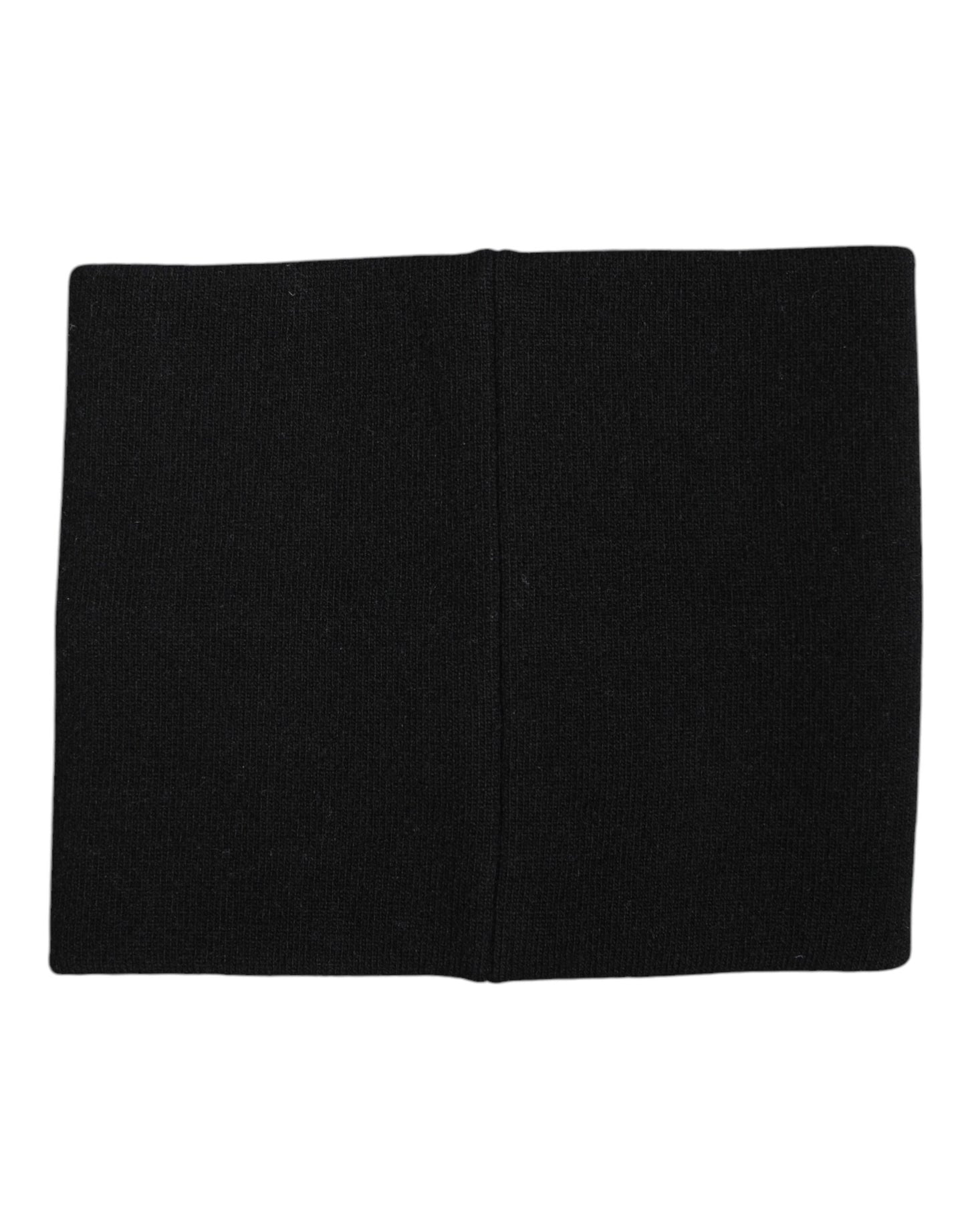 وشاح محبوك للرقبة مطبوع عليه شعار دولتشي آند غابانا باللونين الأسود والأبيض