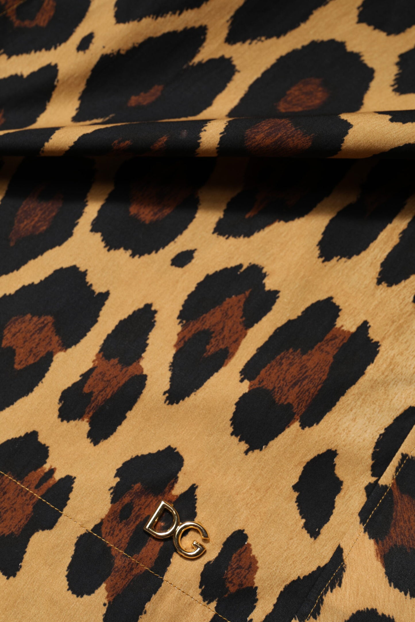 بلوزة بولو دولتشي آند غابانا بنية اللون بأكمام قصيرة وياقة ونقشة جلد النمر