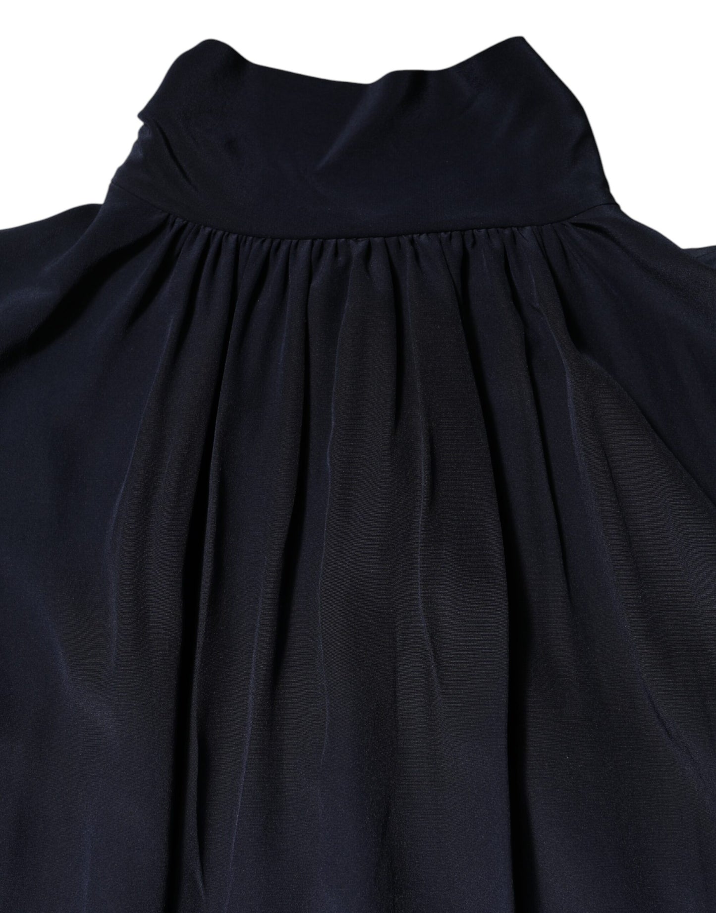 بلوزة دولتشي آند غابانا من الحرير الأزرق بأكمام طويلة وياقة عالية