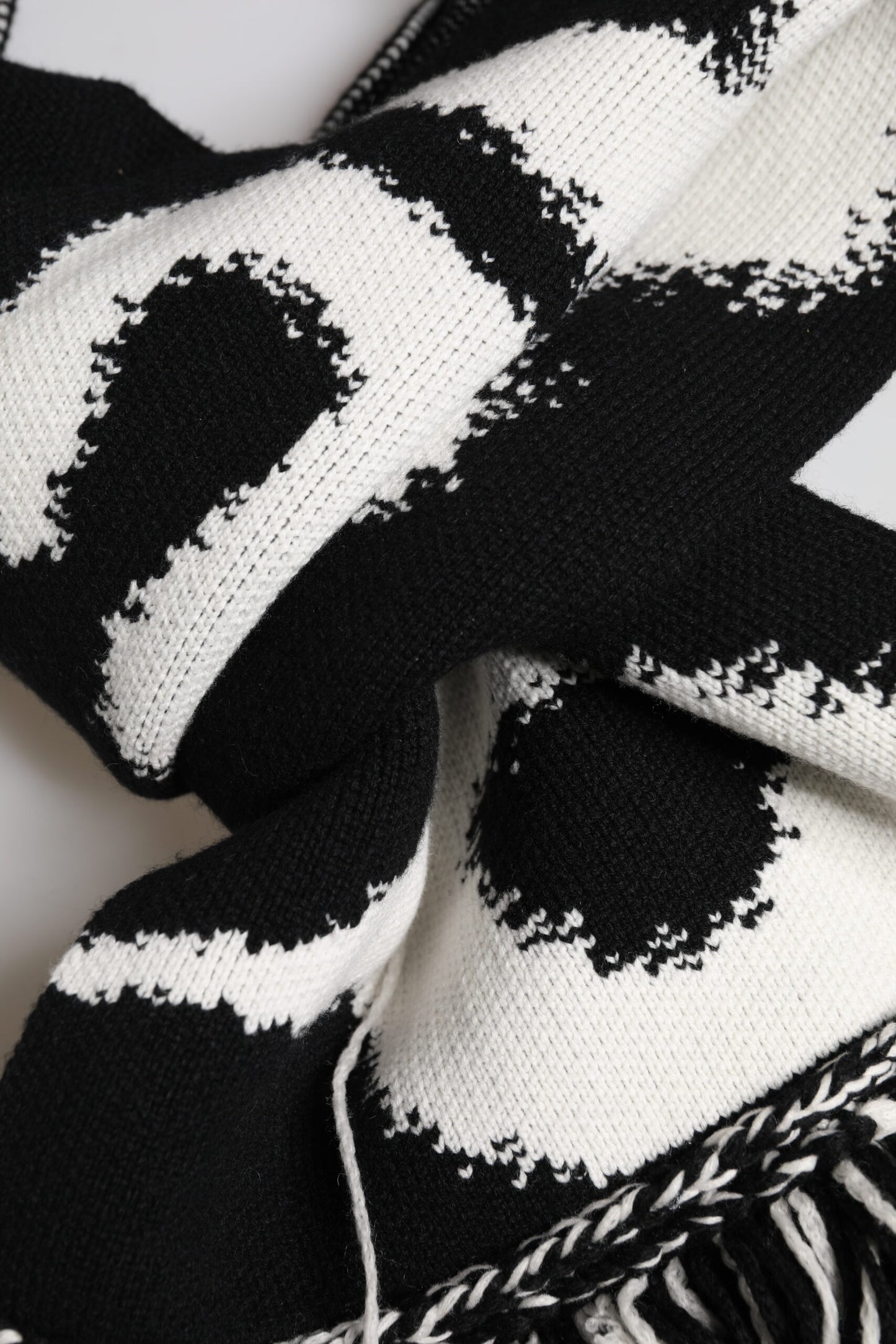 وشاح رجالي أسود بشعار دولتشي آند غابانا لتدفئة الرقبة