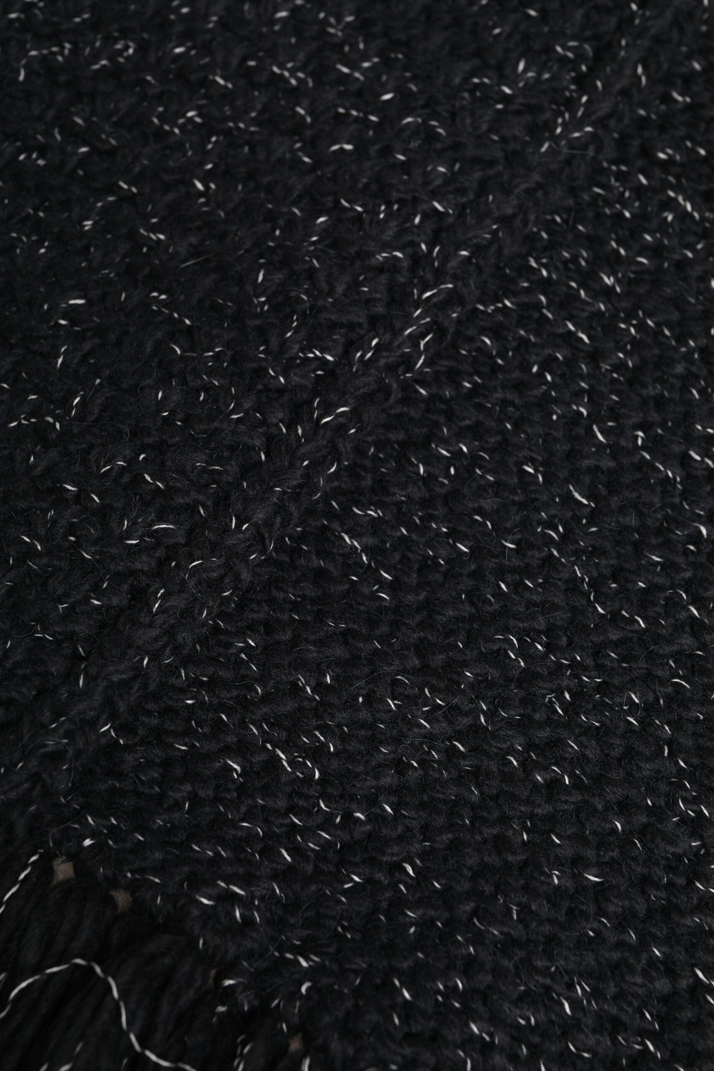 وشاح شال شتوي أسود من الكشمير من دولتشي آند غابانا