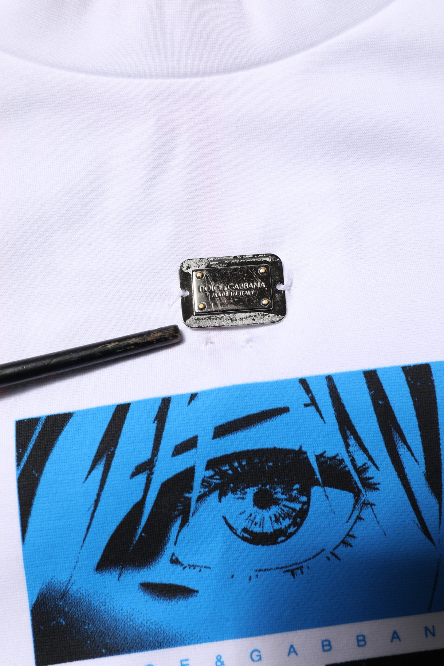 تي شيرت دولتشي آند غابانا أبيض من القطن بياقة دائرية وطبعة جرافيكية