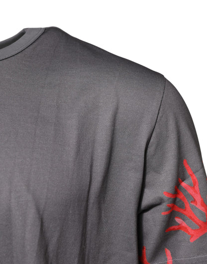 تيشيرت دولتشي آند غابانا رمادي قطني بطبعة مرجانية ولوحة شعار