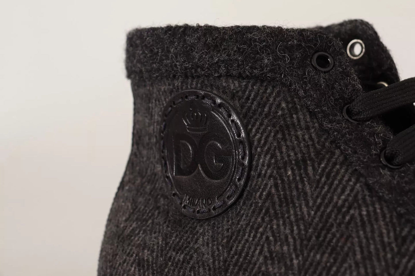 حذاء سنيكرز كاجوال من دولتشي آند غابانا رمادي اللون مصنوع من الصوف والقطن برقبة عالية