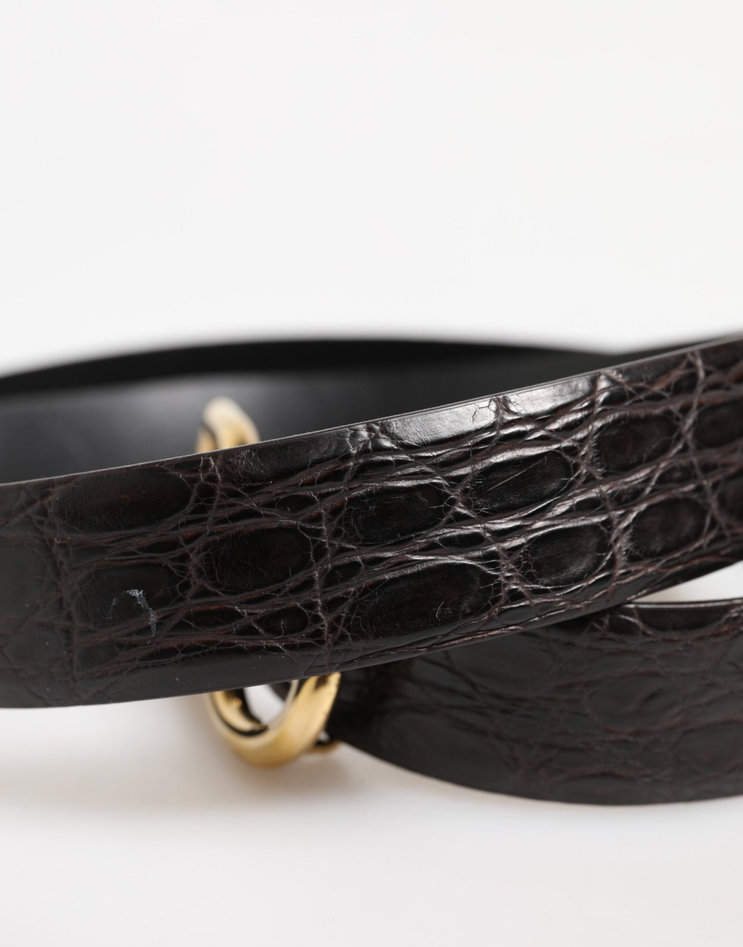 حزام دولتشي آند غابانا من الجلد الأسود الفاخر مع مشبك وشعار DG