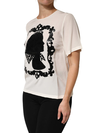 بلوزة دولتشي آند غابانا من الحرير الكريمي بأكمام قصيرة وتفاصيل ظلية