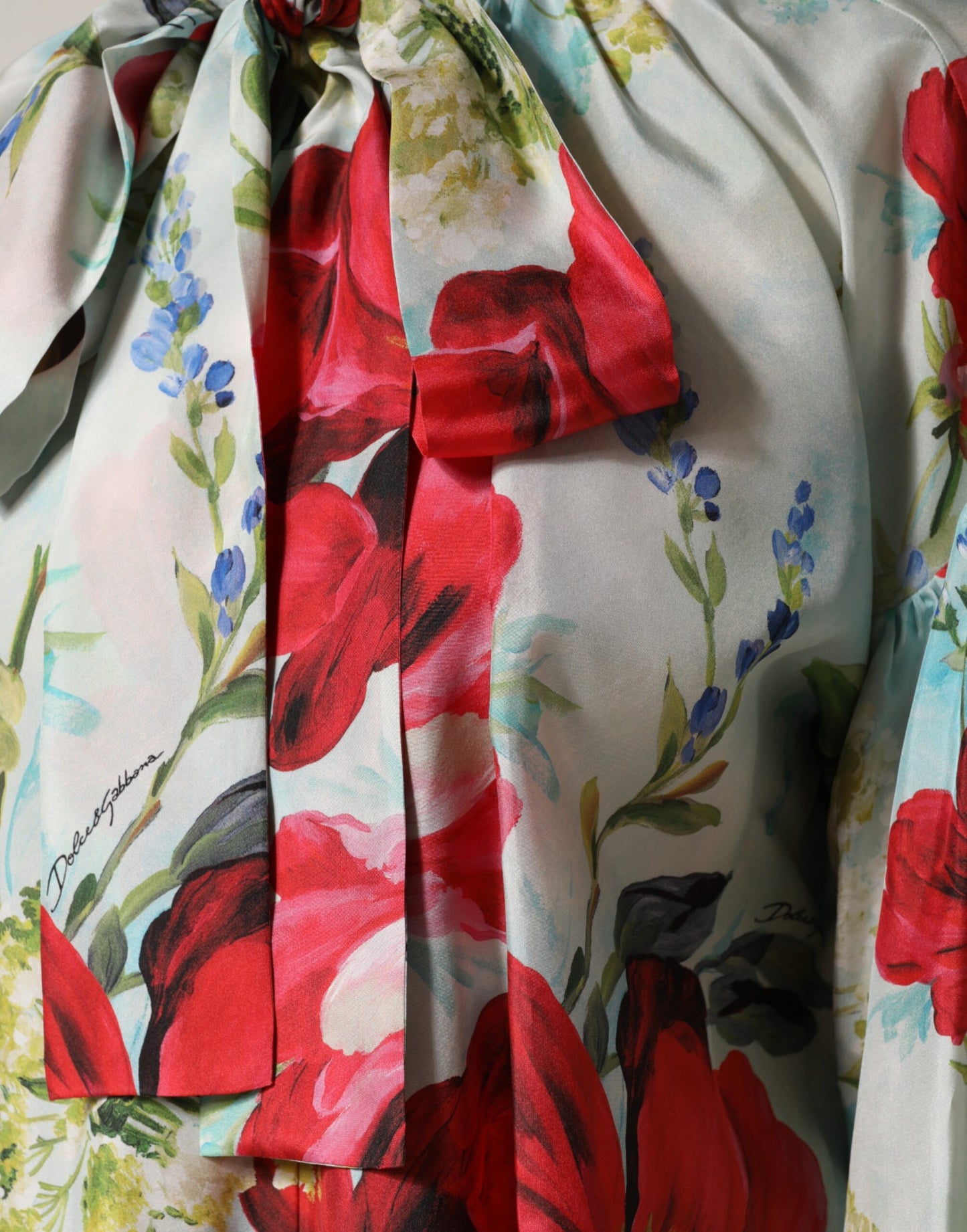 بلوزة دولتشي آند غابانا متعددة الألوان مزينة بالزهور بأكمام طويلة