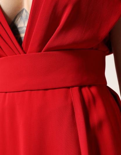 فستان دولتشي آند غابانا الأحمر المصنوع من الفيسكوز بفتحة رقبة عميقة وطويل ماكسي