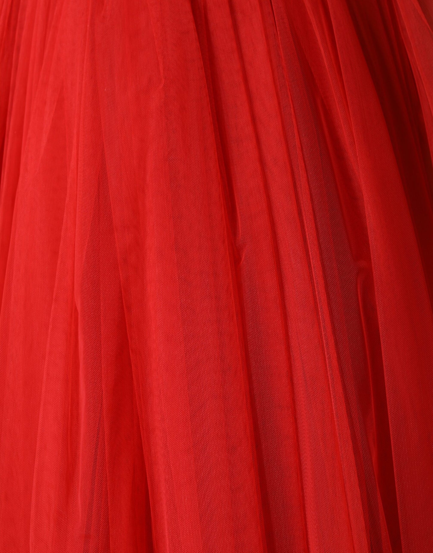 فستان دولتشي آند غابانا الأحمر المزهر ذو الكتف المكشوفة وخط A